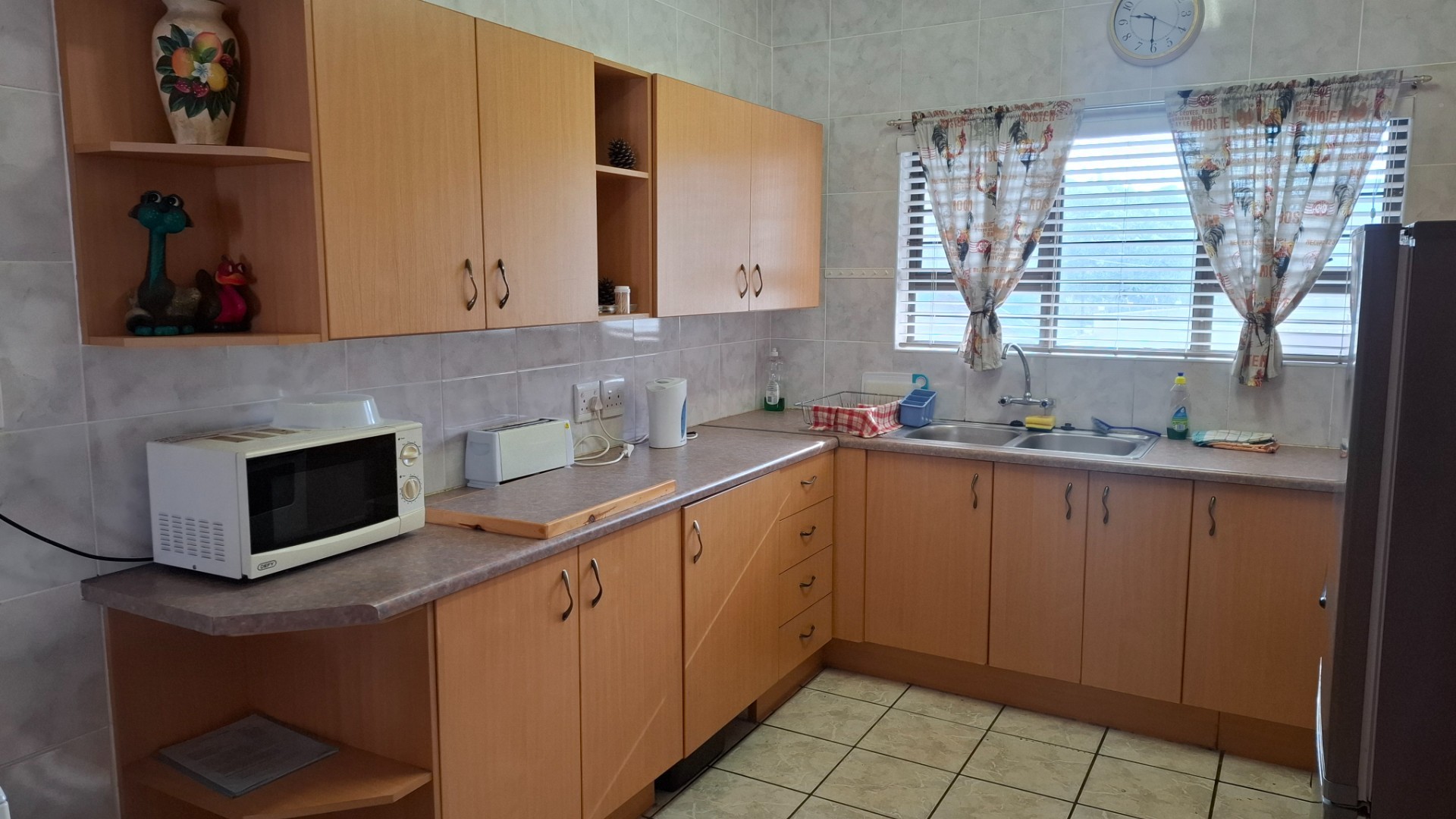 WALK ON THE BEACH, TWO BEDROOM LOCK UP AND GO UNIT