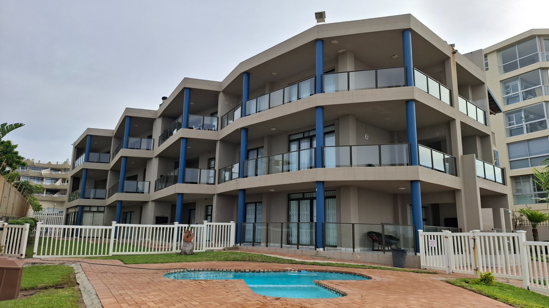WALK ON THE BEACH, TWO BEDROOM LOCK UP AND GO UNIT