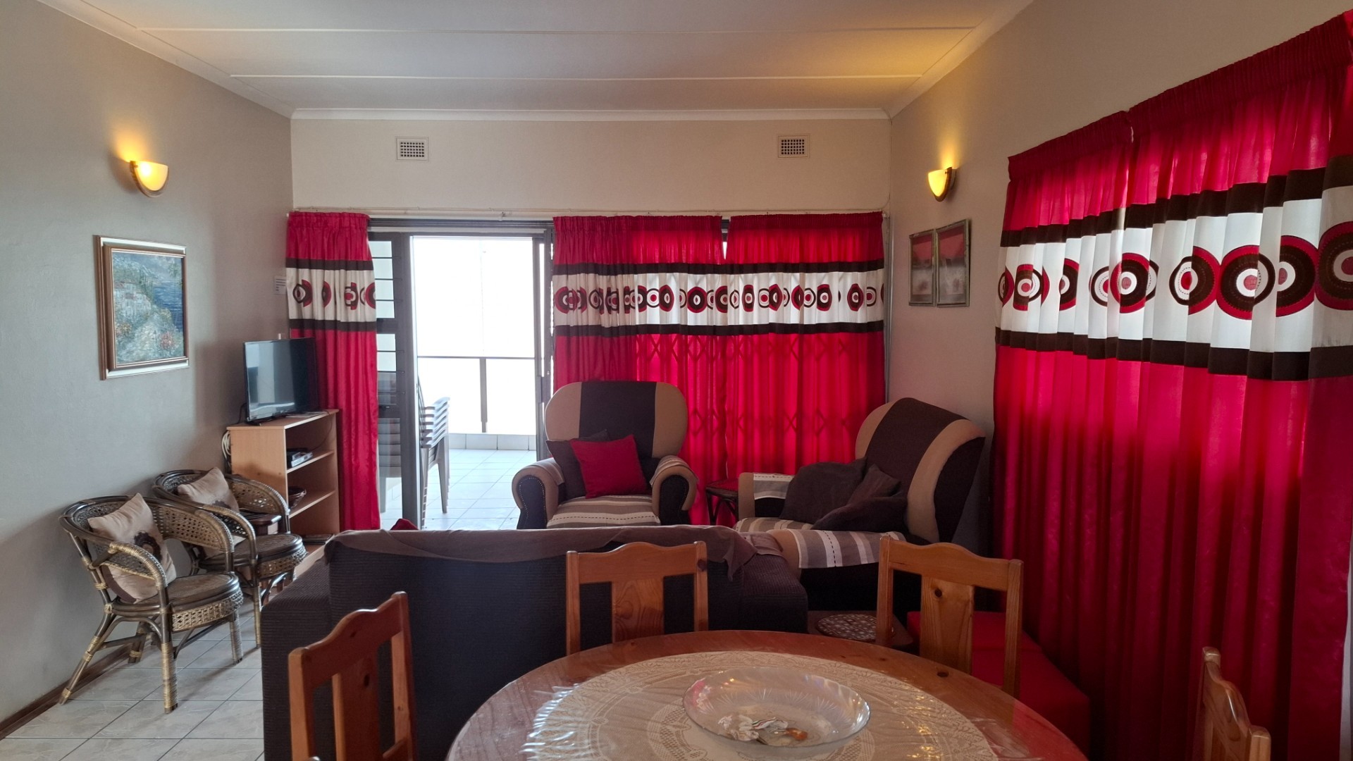 WALK ON THE BEACH, TWO BEDROOM LOCK UP AND GO UNIT