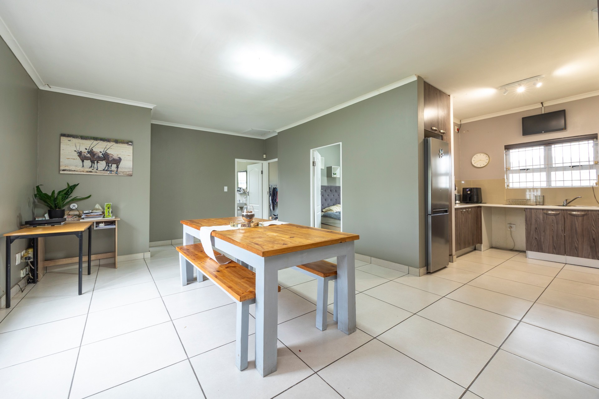 Stylish 3 Bedroom 3 Bathroom Home with Huge Entertainment Lounge and Work-From-Home Space