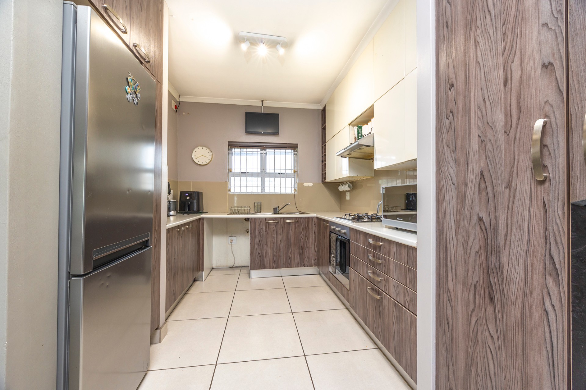 Stylish 3 Bedroom 3 Bathroom Home with Huge Entertainment Lounge and Work-From-Home Space