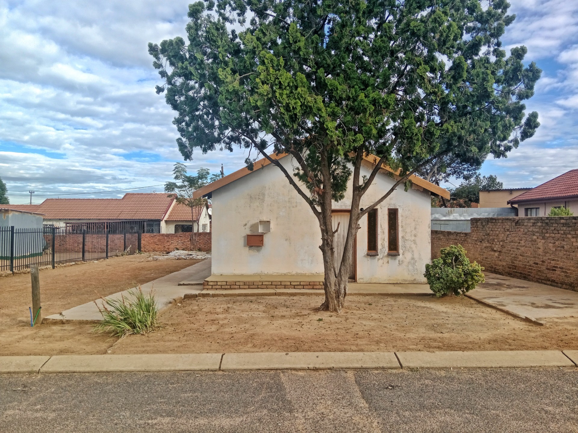 INVESTOR’S FIXER-UPPER OPPORTUNITY IN LEBANON, MABOPANE