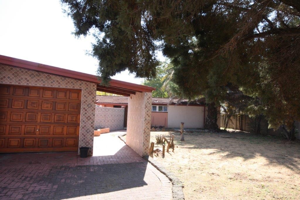 House for sale in Sasolburg Central, Sasolburg, 1200 m²