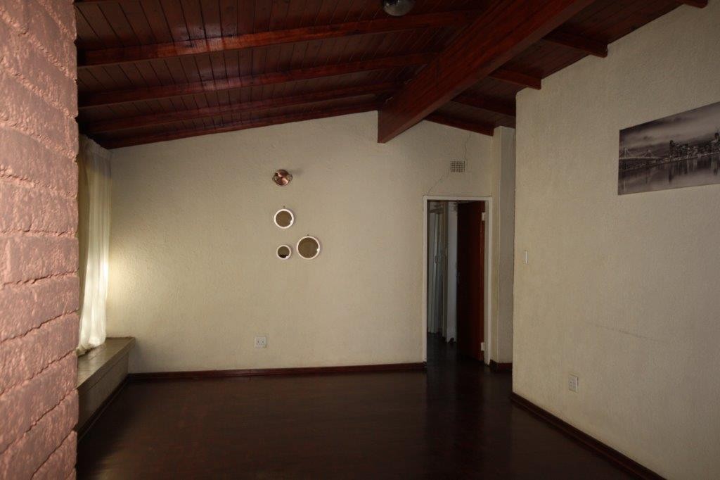 House for sale in Sasolburg Central, Sasolburg, 1200 m²