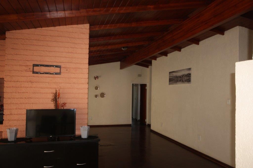 House for sale in Sasolburg Central, Sasolburg, 1200 m²