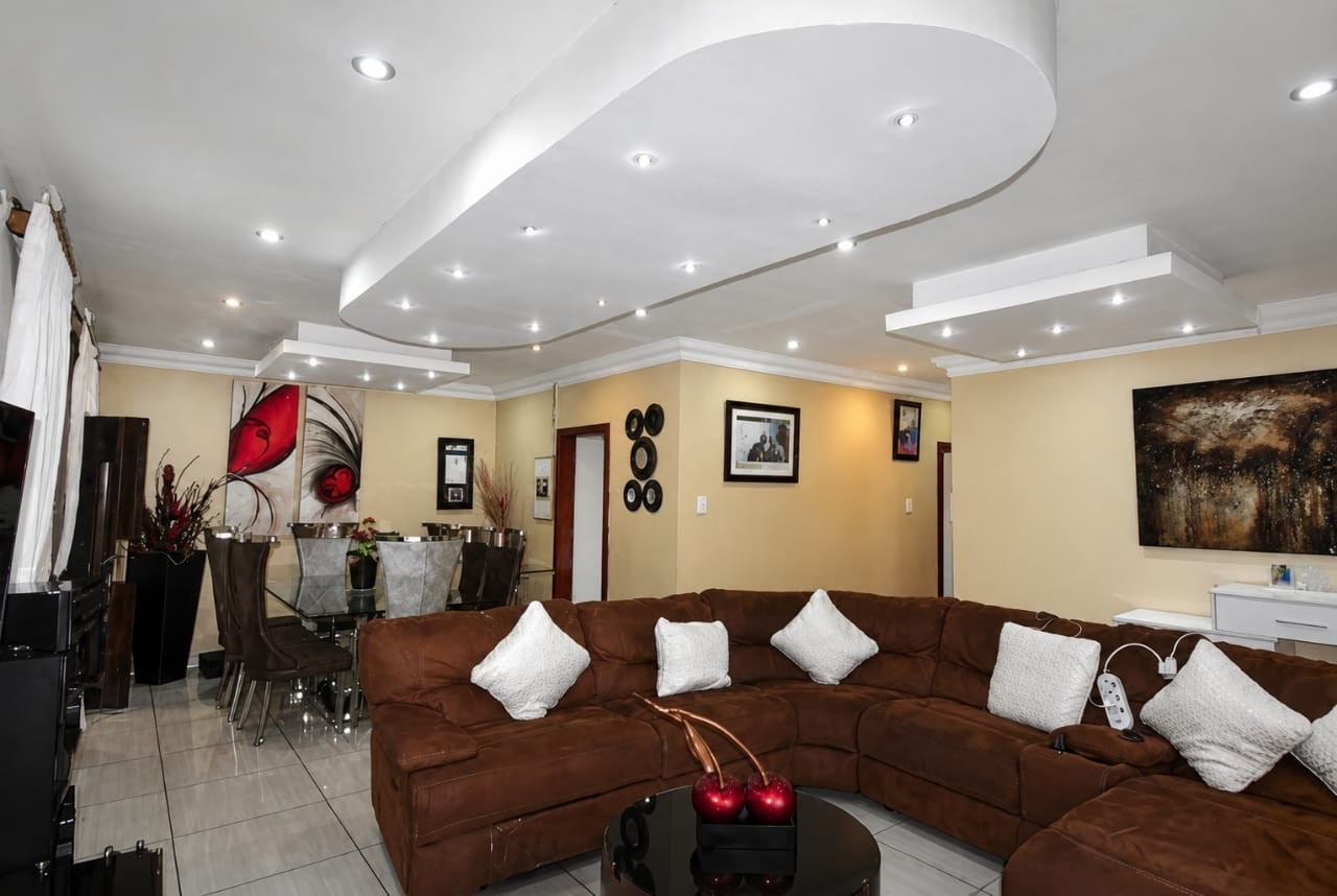 Charming 9-Bedroom Investment Home in a Prime Location!