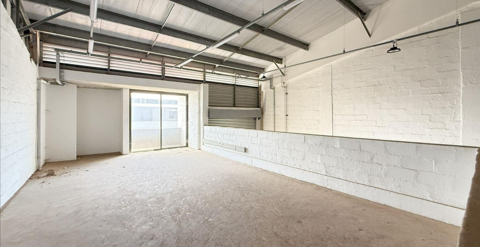 211 m² Industrial Property To Let in Shakas Head