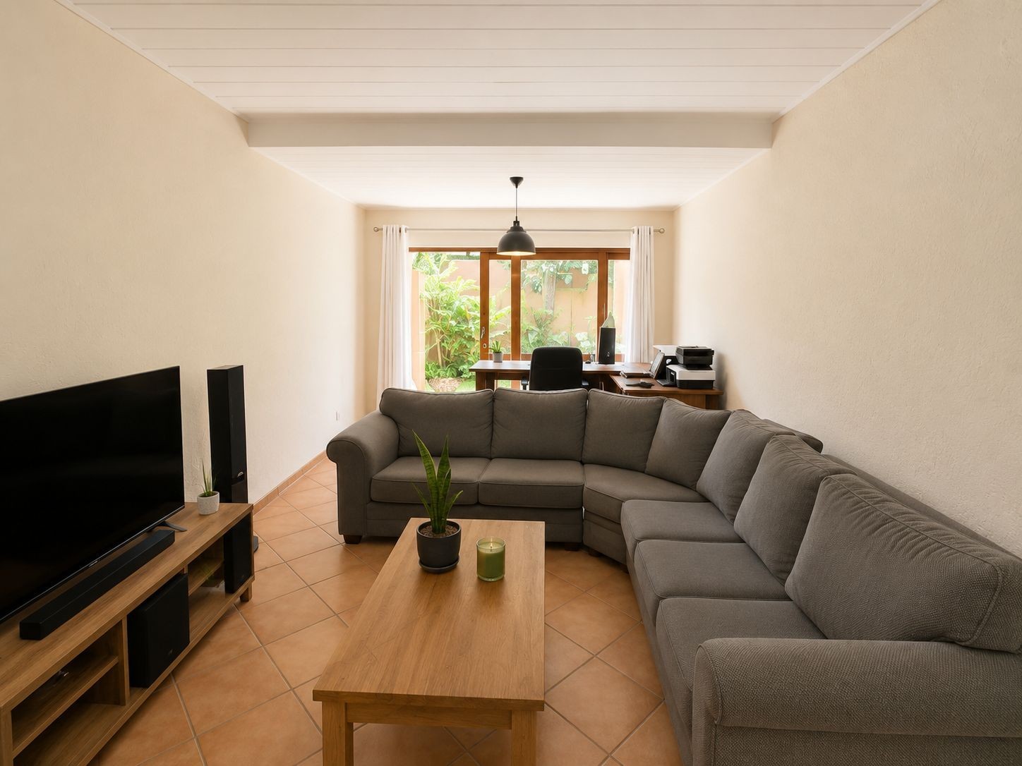 Tranquil Two Bedroom Garden Apartment in Inyati Sands , 17 Leslie Avenue Douglasdale Ext 104