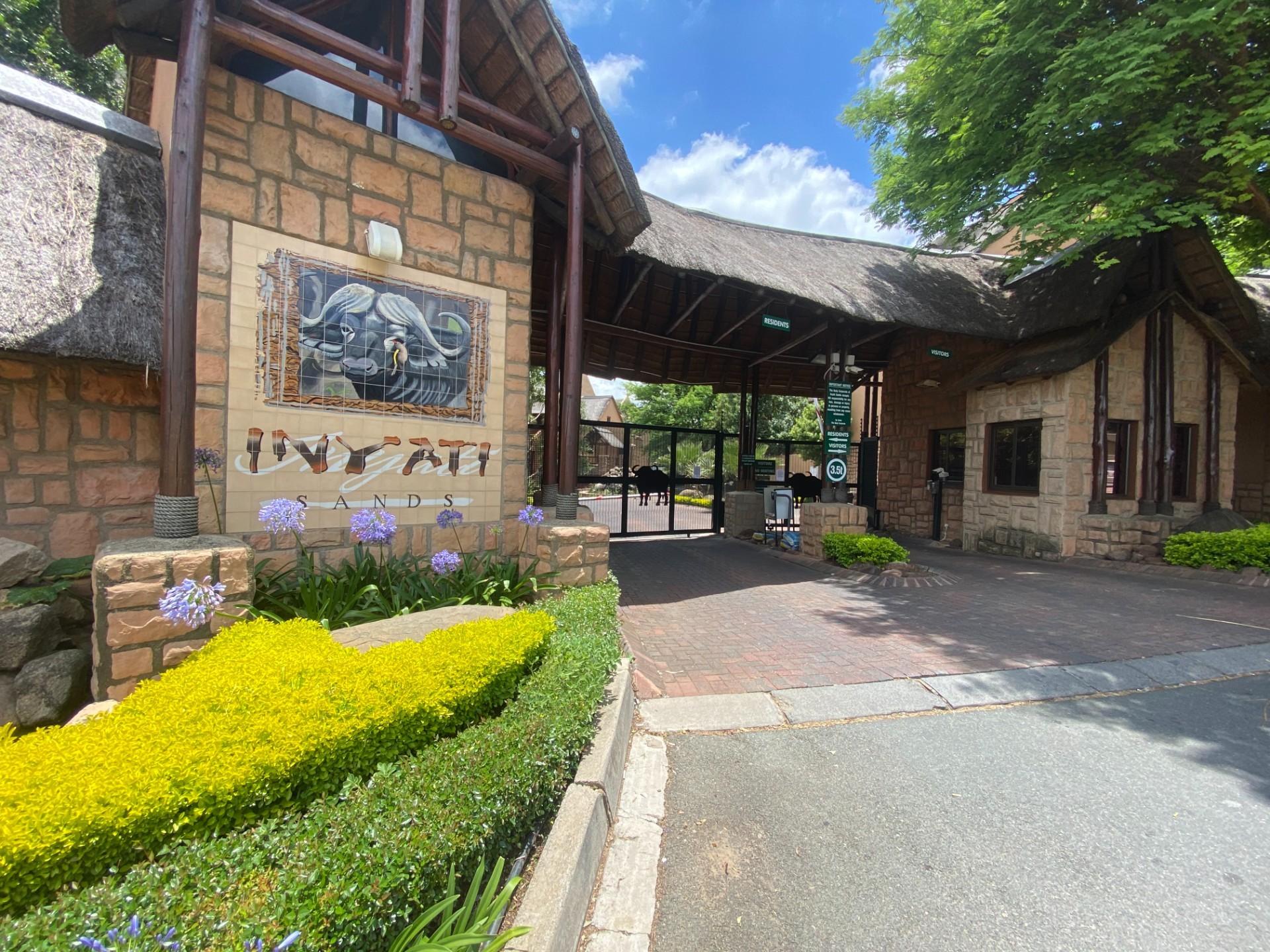 Tranquil Two Bedroom Garden Apartment in Inyati Sands , 17 Leslie Avenue Douglasdale Ext 104