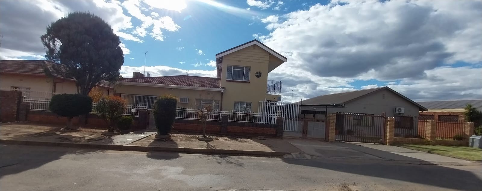 House for sale in Square Hill Park