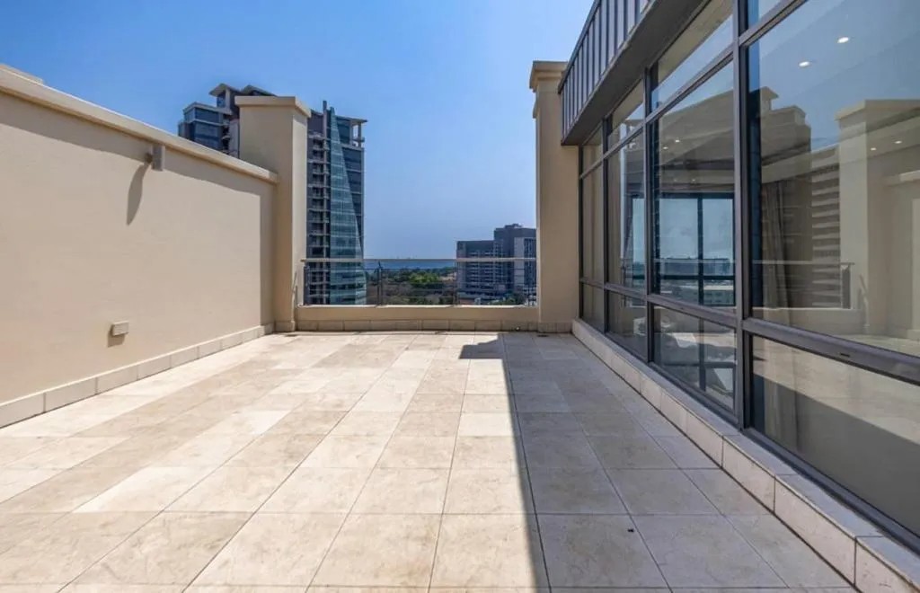 Luxury Triplex Residence