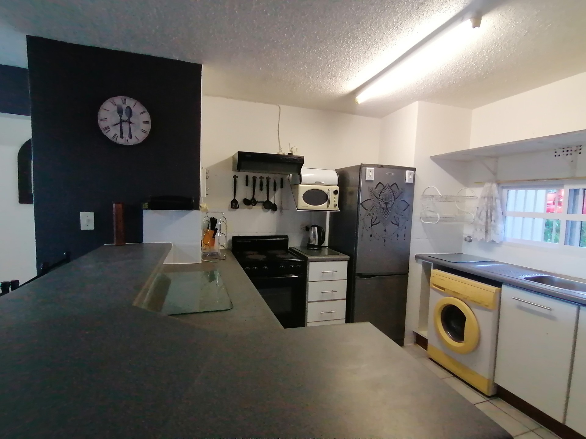 Uvongo Beach. 2 bed apartment in sought after complex