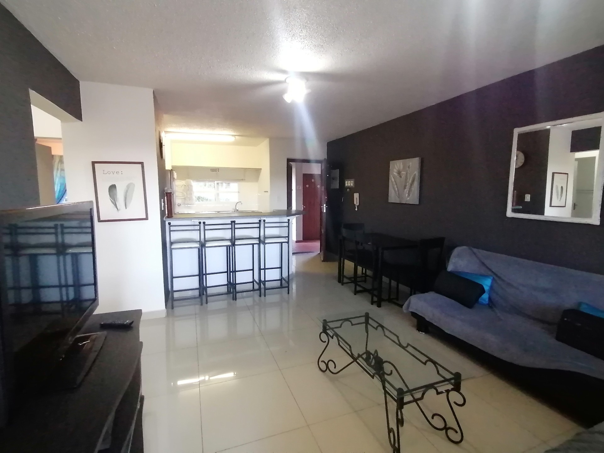 Uvongo Beach. 2 bed apartment in sought after complex