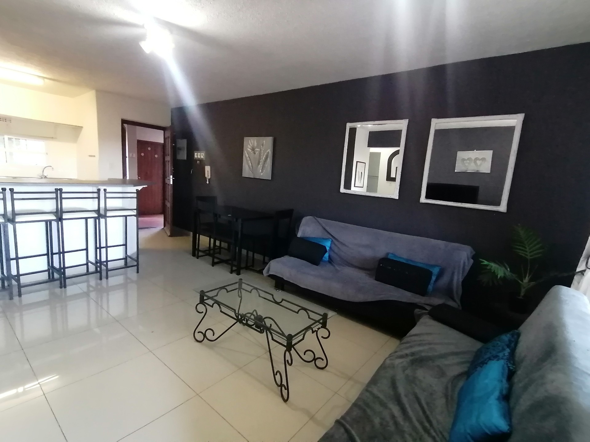 Uvongo Beach. 2 bed apartment in sought after complex