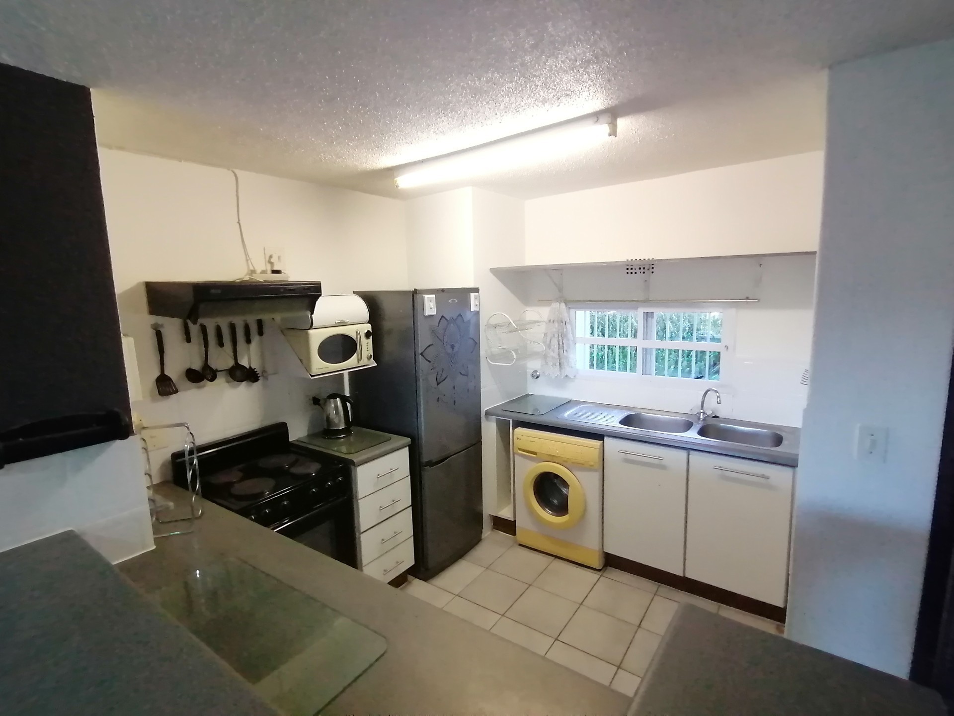 Uvongo Beach. 2 bed apartment in sought after complex