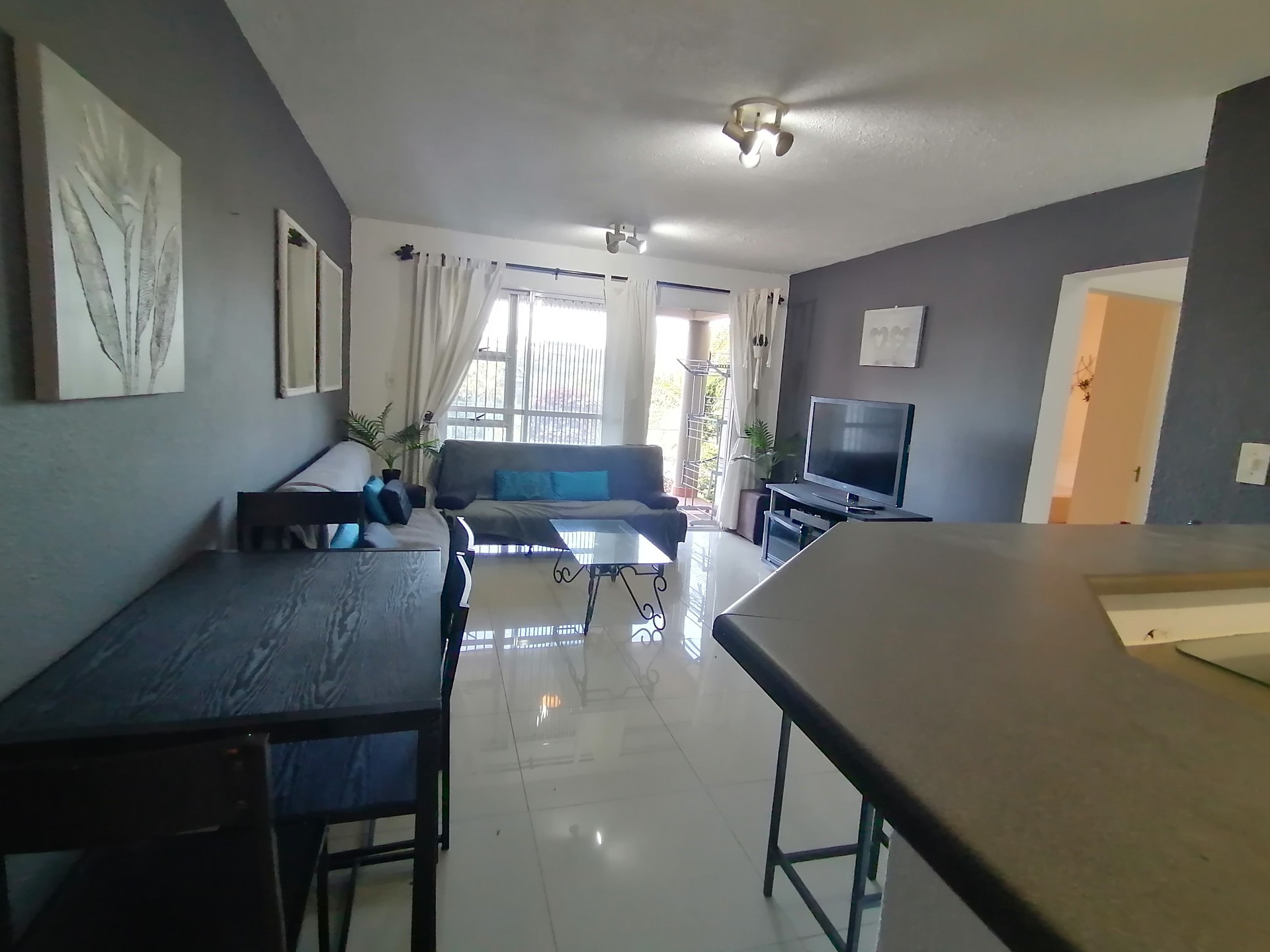 Uvongo Beach. 2 bed apartment in sought after complex