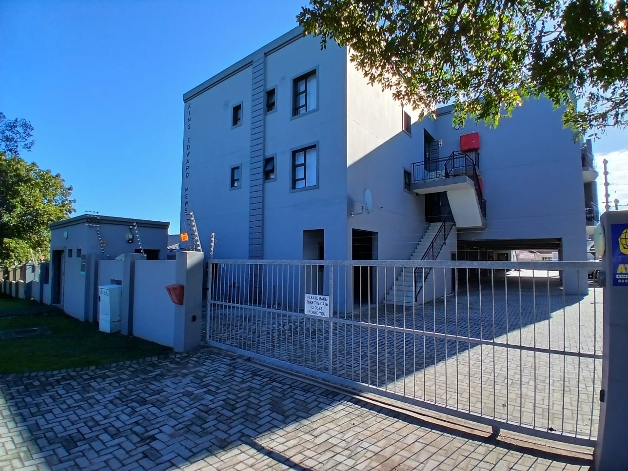 Modern Bachelor Apartment in Prime Newton Park