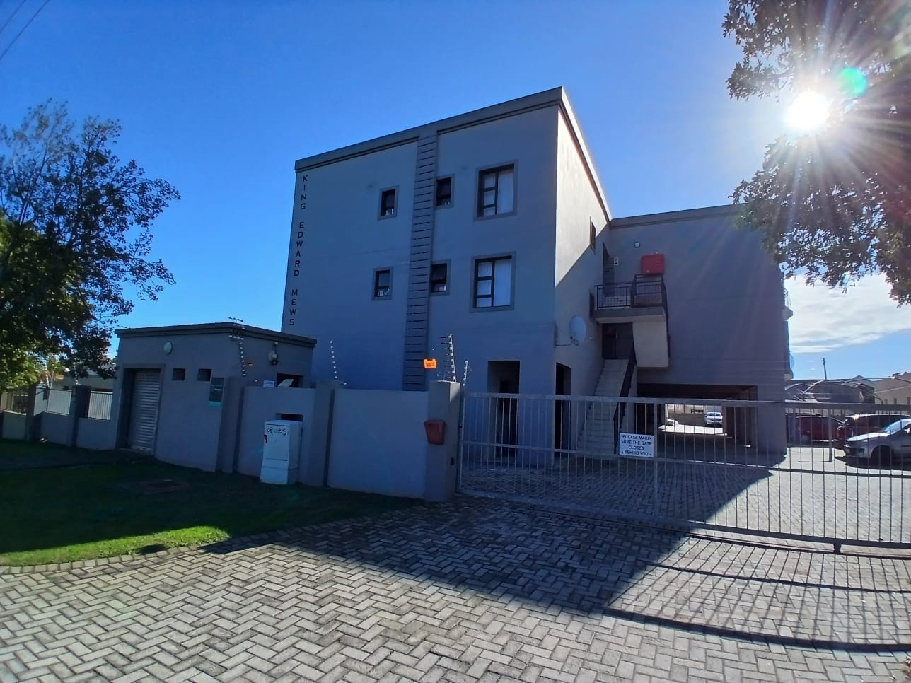 Modern Bachelor Apartment in Prime Newton Park