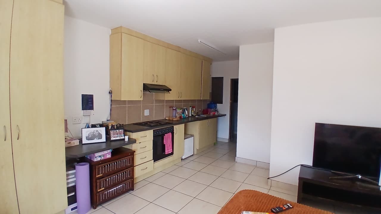 Modern Bachelor Apartment in Prime Newton Park