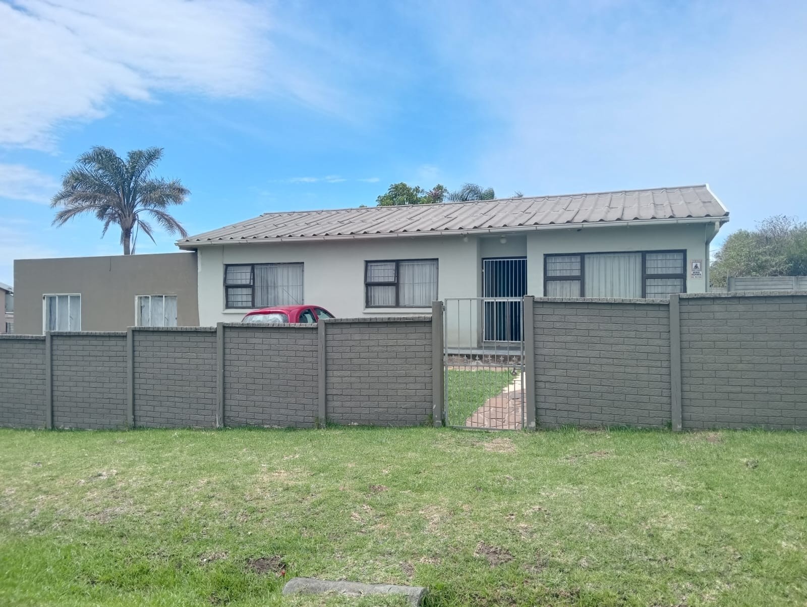 Spacious 3-Bedroom Home with 2 Cottages and Strong Rental Income in Rosemount