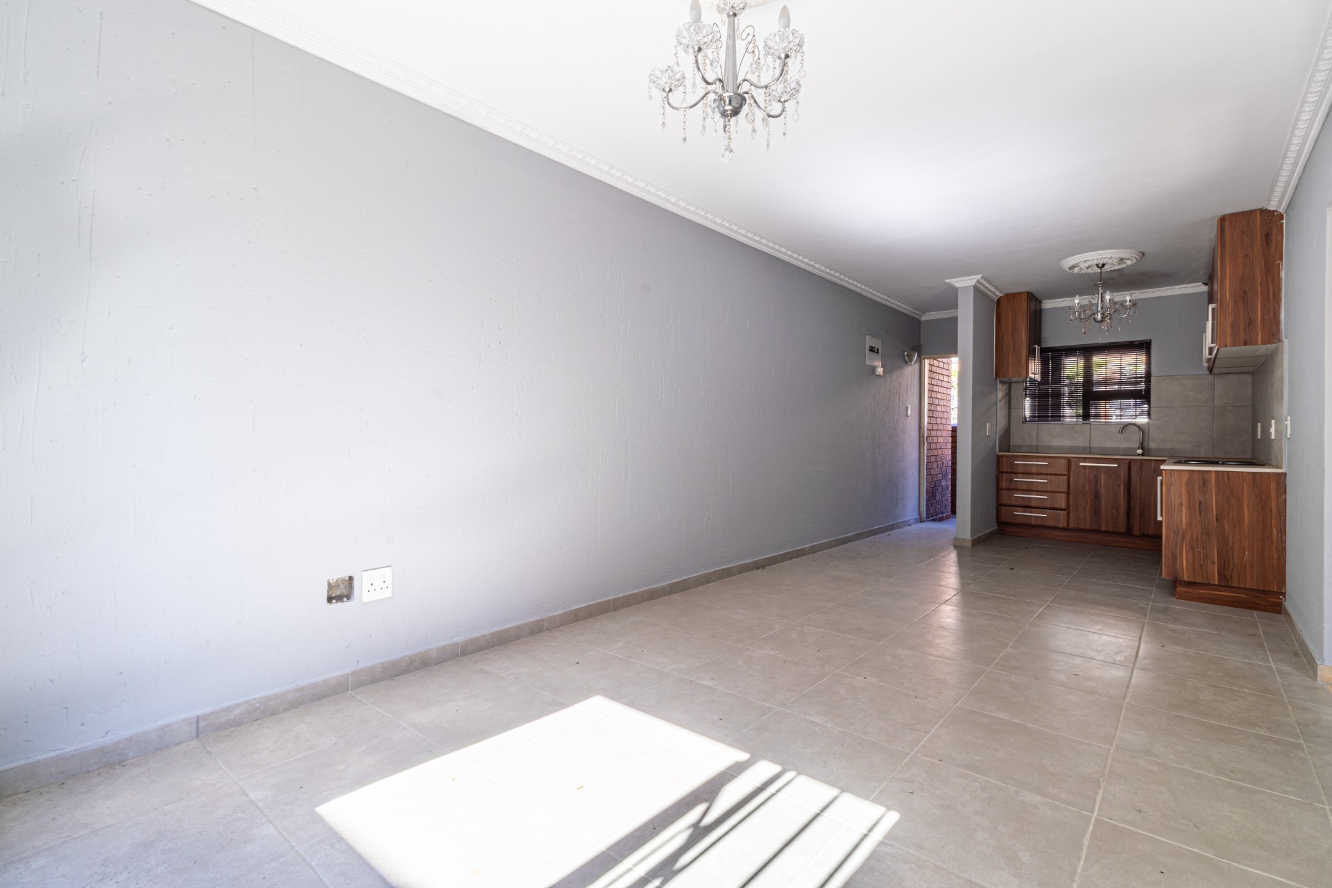Beautifully Maintained Ground Floor Apartment in Prime Setting