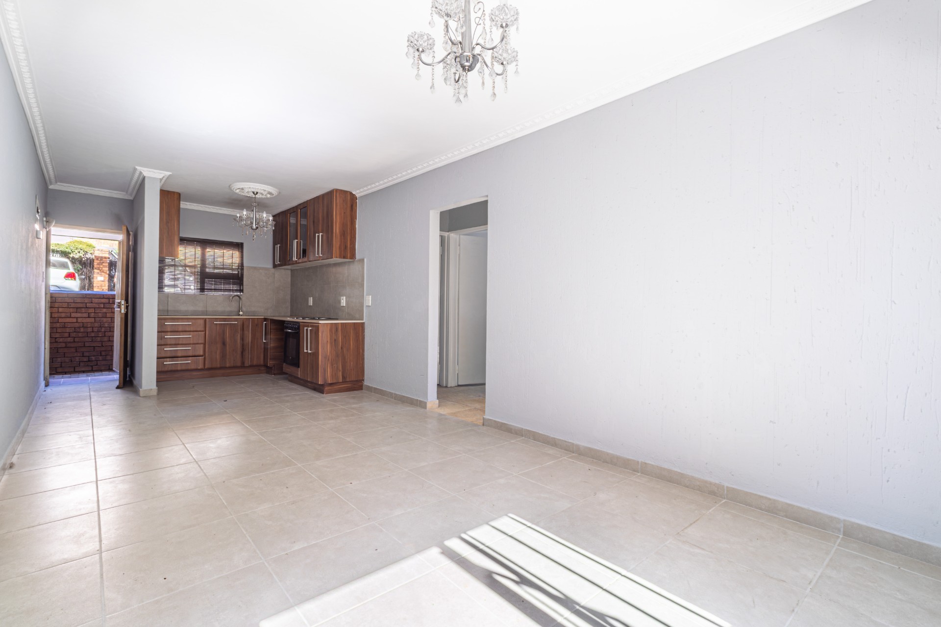 Beautifully Maintained Ground Floor Apartment in Prime Setting