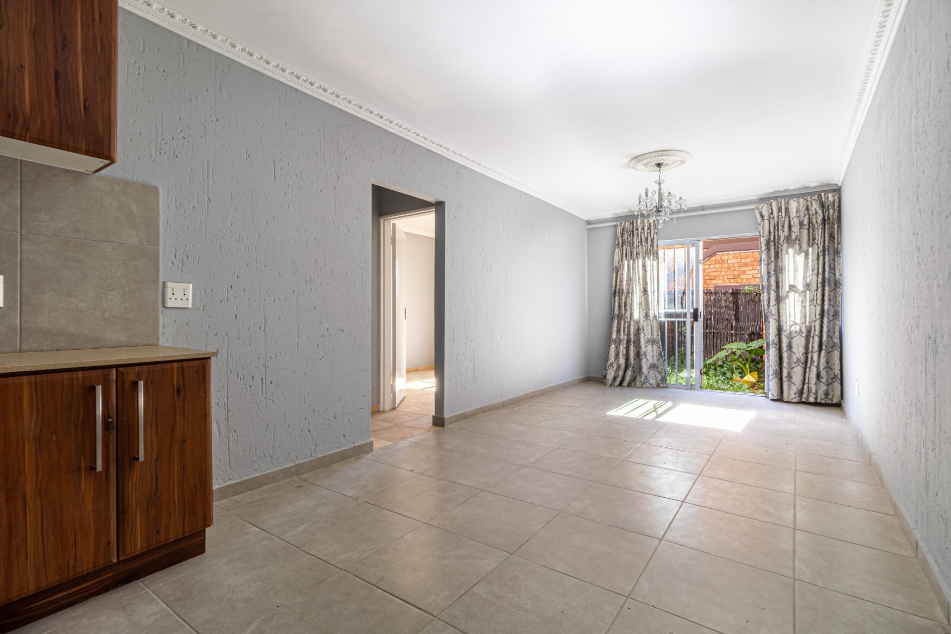 Beautifully Maintained Ground Floor Apartment in Prime Setting
