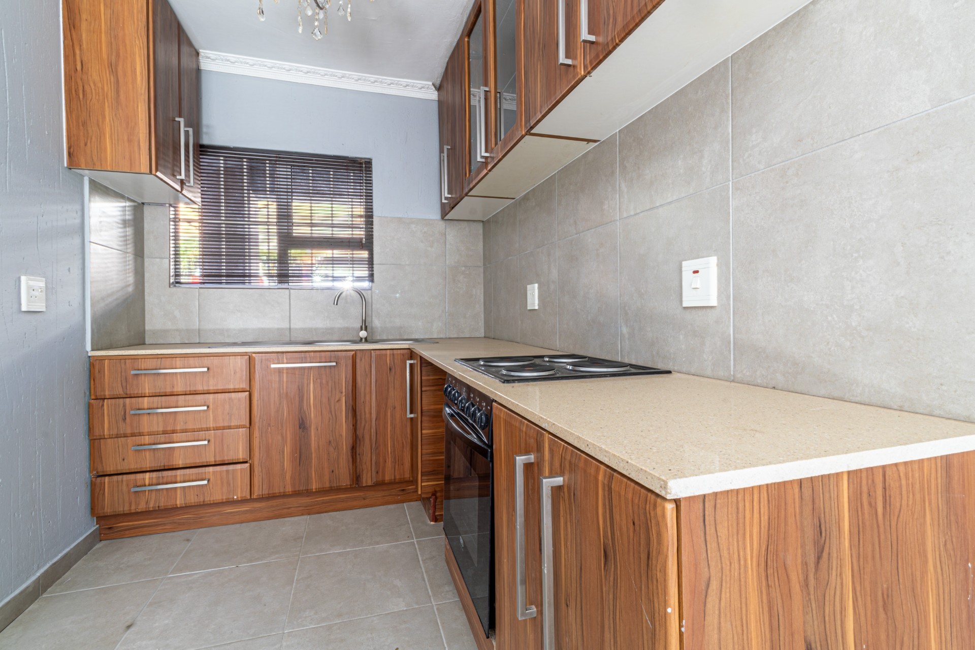 Beautifully Maintained Ground Floor Apartment in Prime Setting