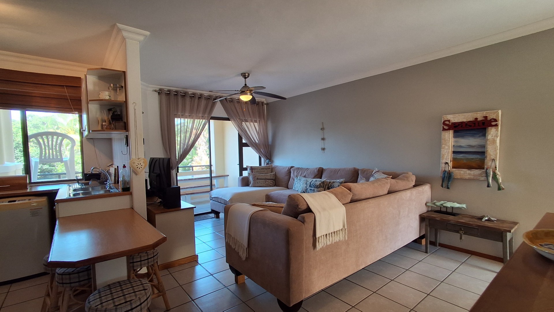 Modern beachfront apartment in prime Shelly Beach location