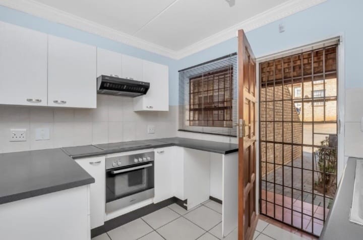 Townhouse For Sale in Amorosa, Roodepoort