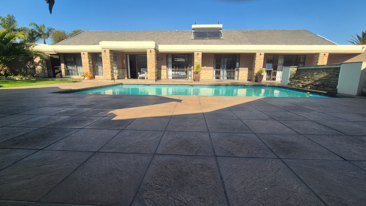 3-Bed House with Seperate Flatlet in Dal Fouche