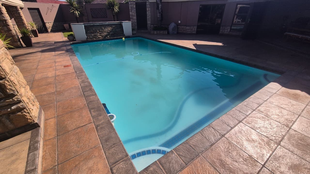 3-Bed House with Seperate Flatlet in Dal Fouche