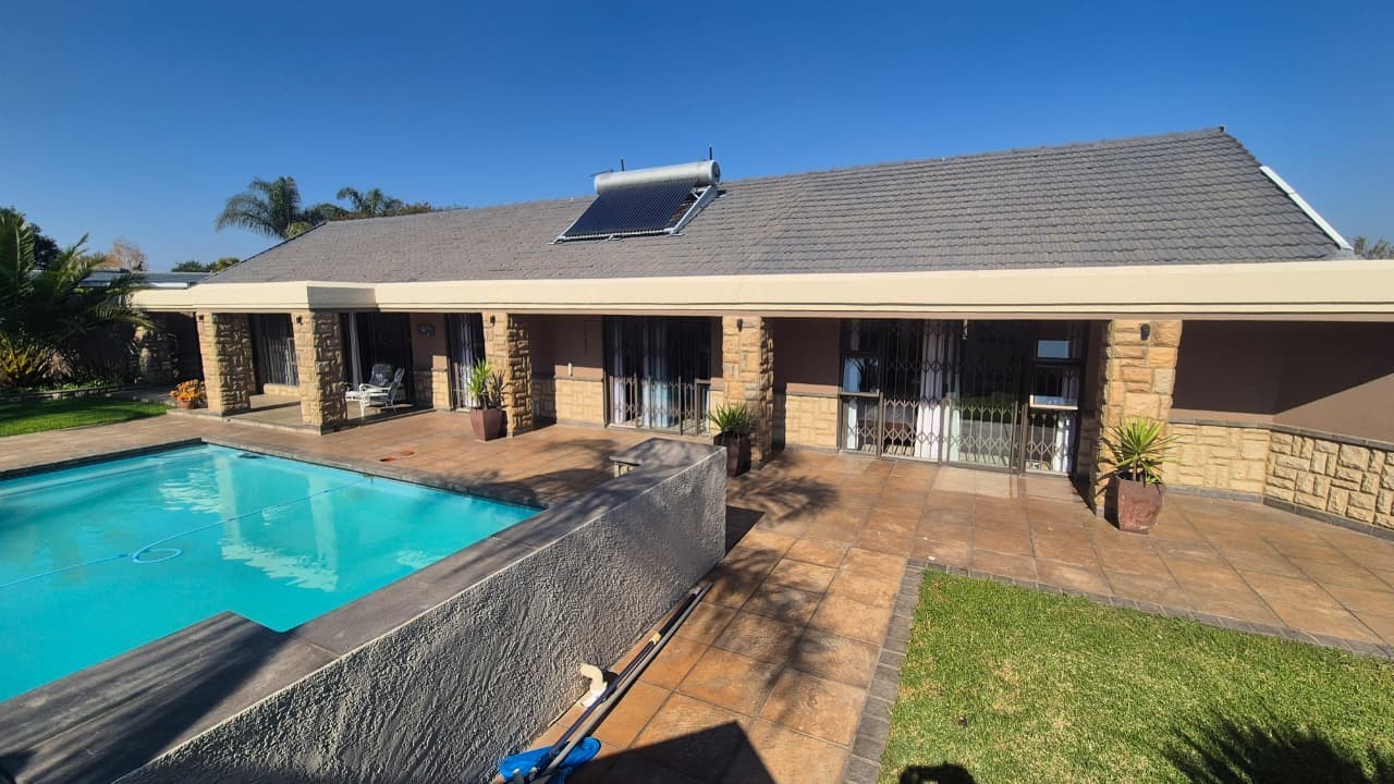 3-Bed House with Seperate Flatlet in Dal Fouche
