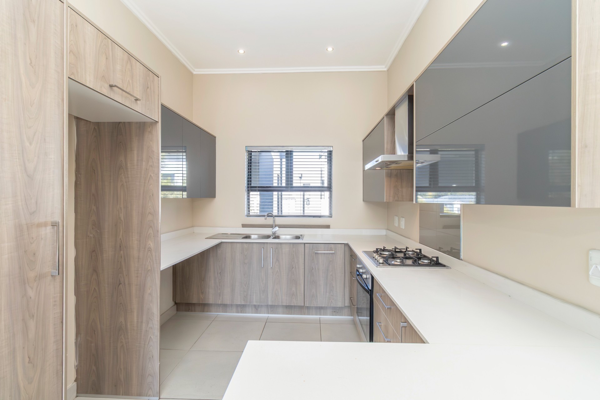 Outstanding Value 3 Bedroom Apartment in Broadacres