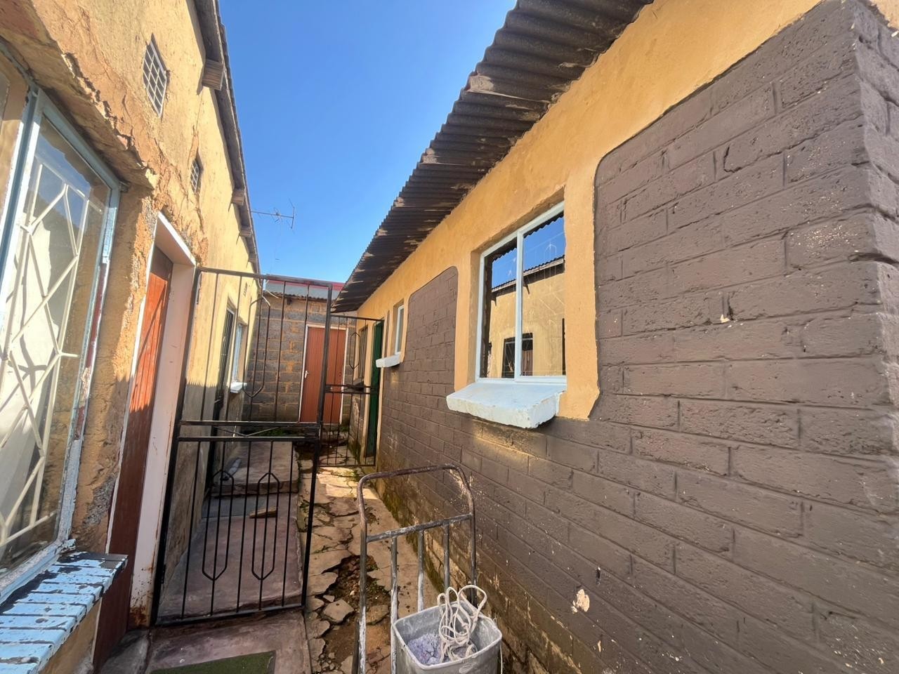 House For Sale in Phomolong, Tembisa