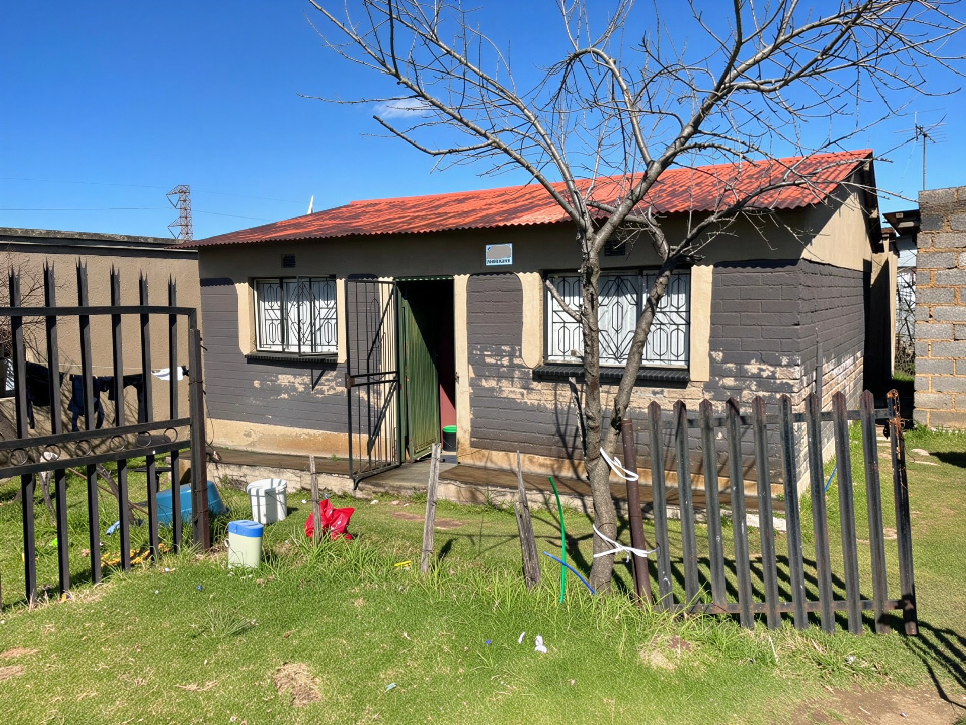 House For Sale in Phomolong, Tembisa