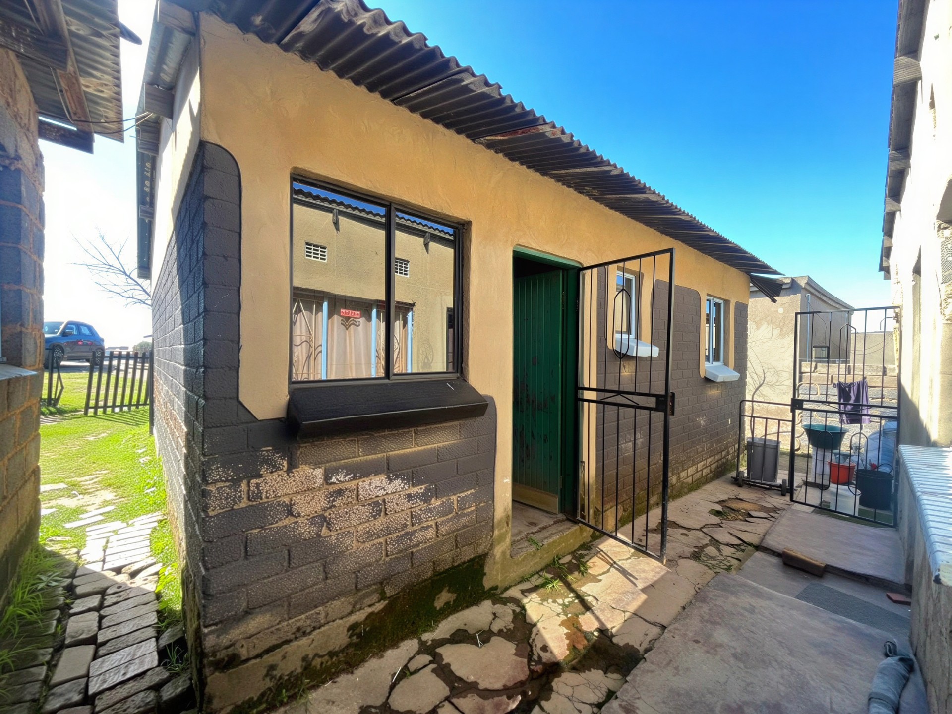 House For Sale in Phomolong, Tembisa