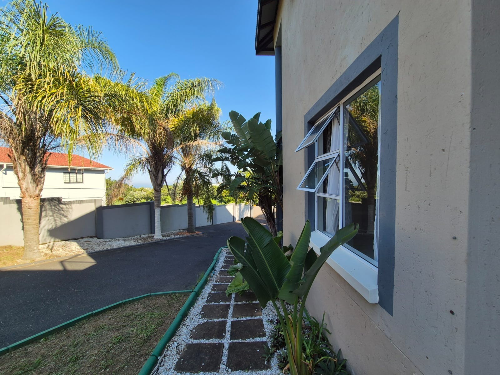 Beautiful 4 bedroom Home For Sale in Shelly Beach with additional Flatlet