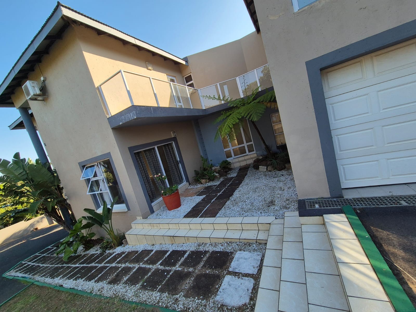Beautiful 4 bedroom Home For Sale in Shelly Beach with additional Flatlet