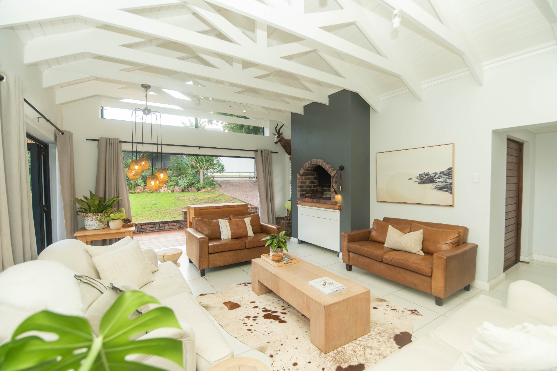 Gorgeous 3 Bedroom Home with Flat in Linkside