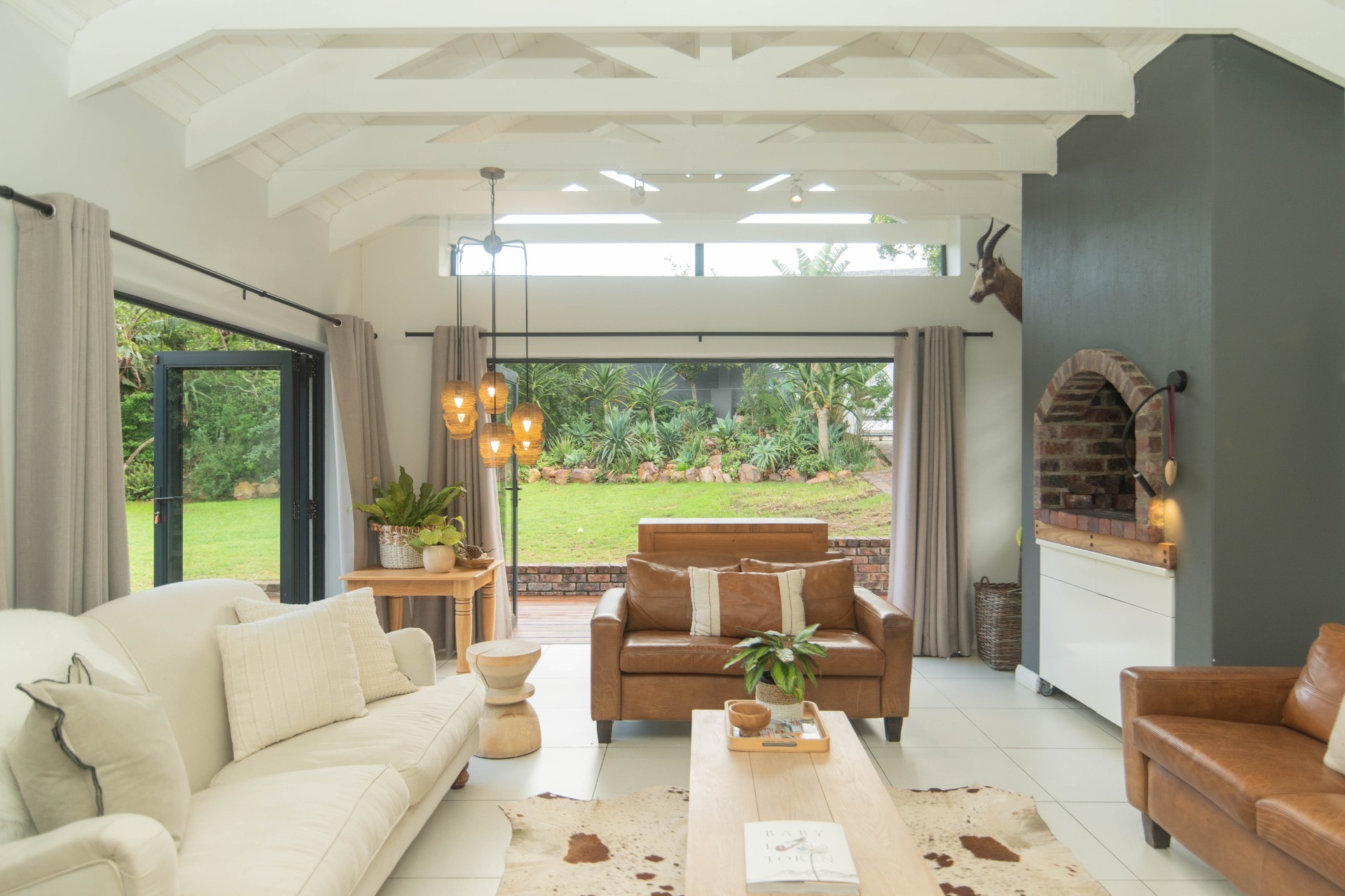 Gorgeous 3 Bedroom Home with Flat in Linkside