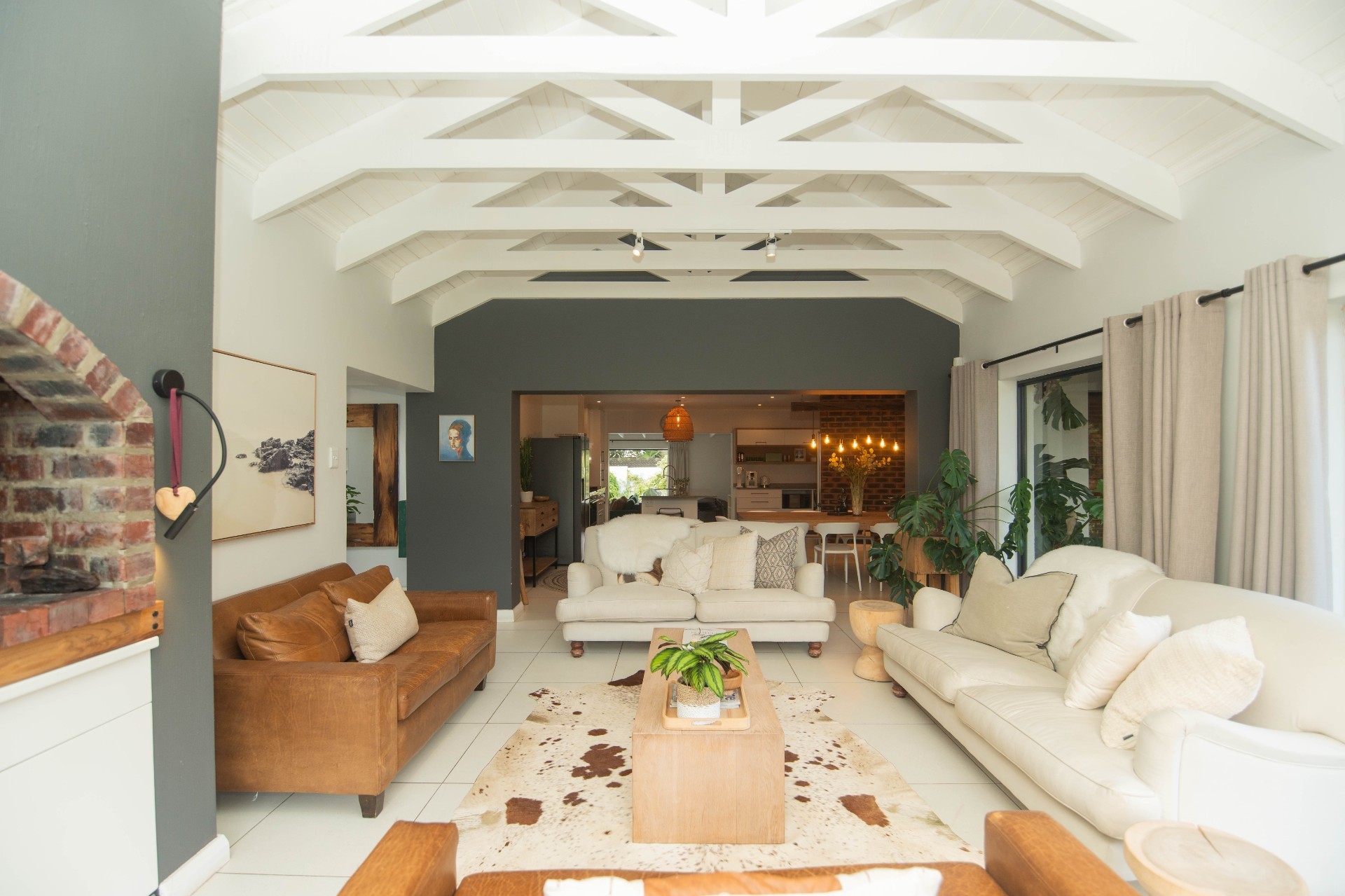 Gorgeous 3 Bedroom Home with Flat in Linkside