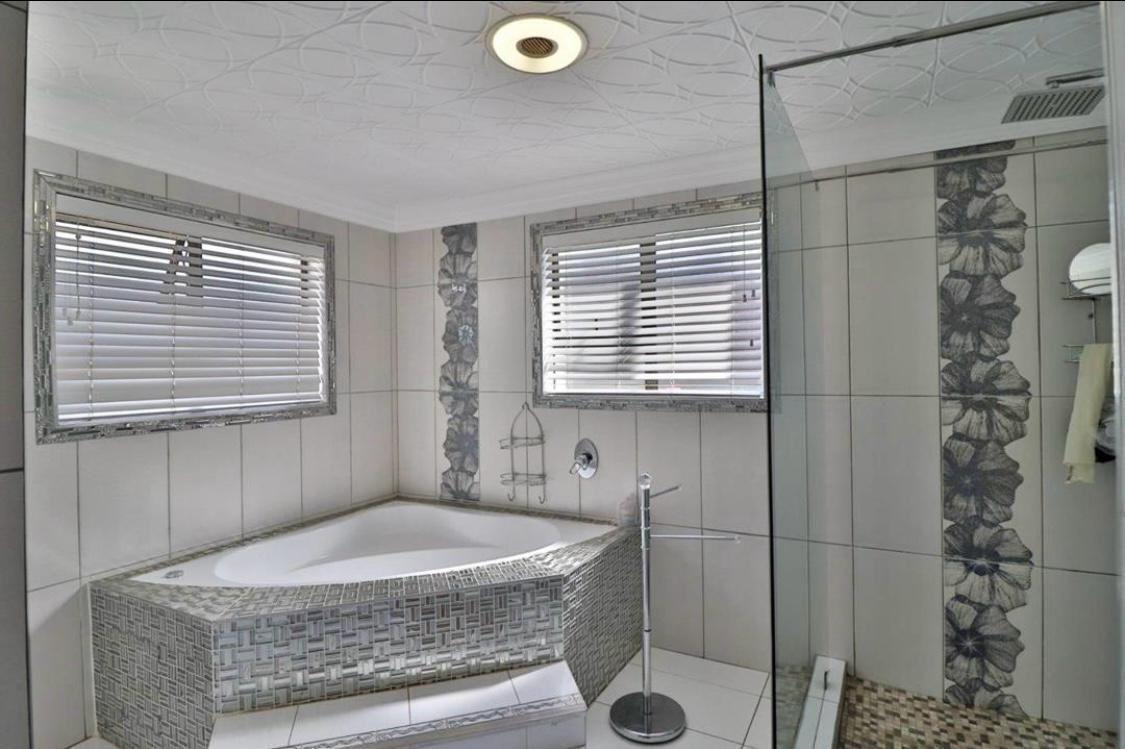 Stunning 4 bedroom house with a swimming pool for rent is waiting for you and lovely family