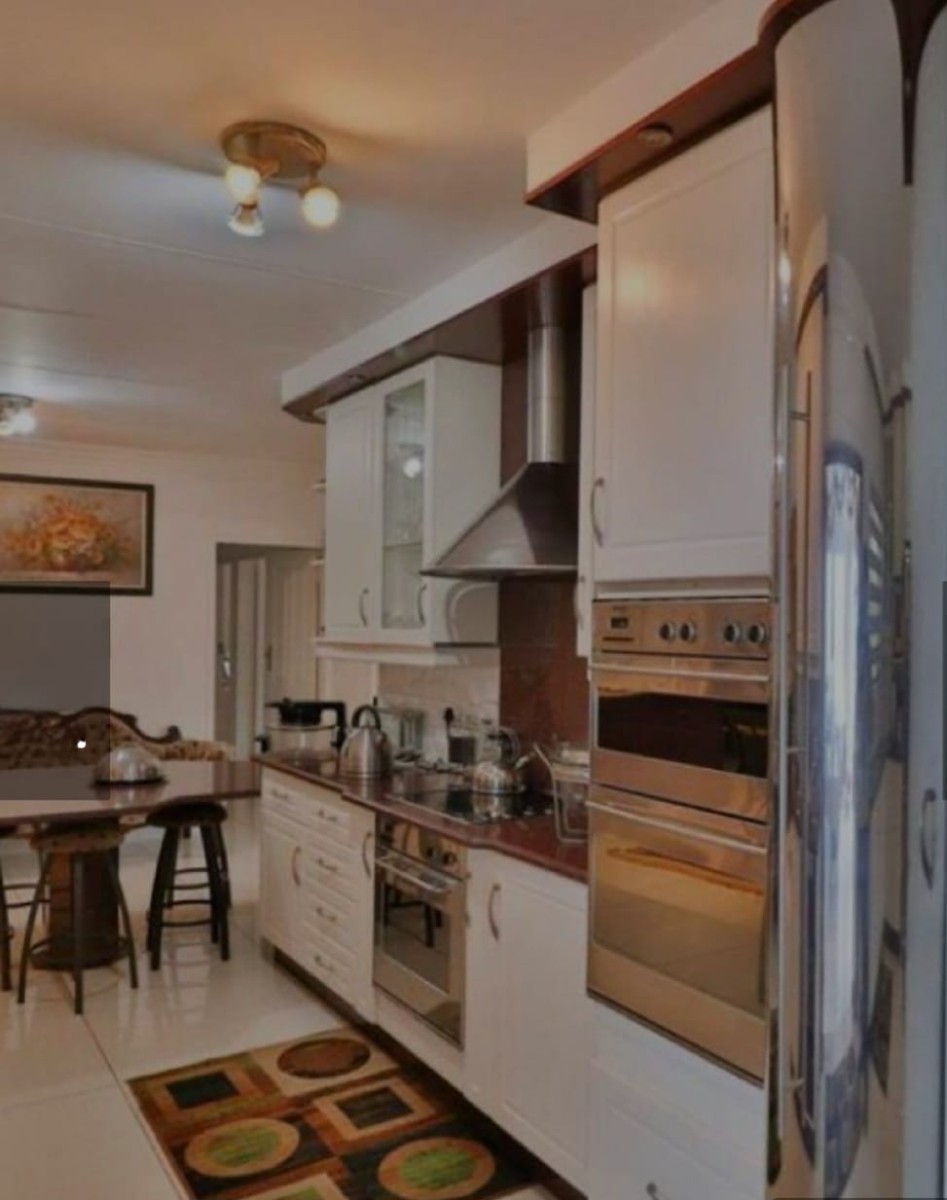Stunning 4 bedroom house with a swimming pool for rent is waiting for you and lovely family