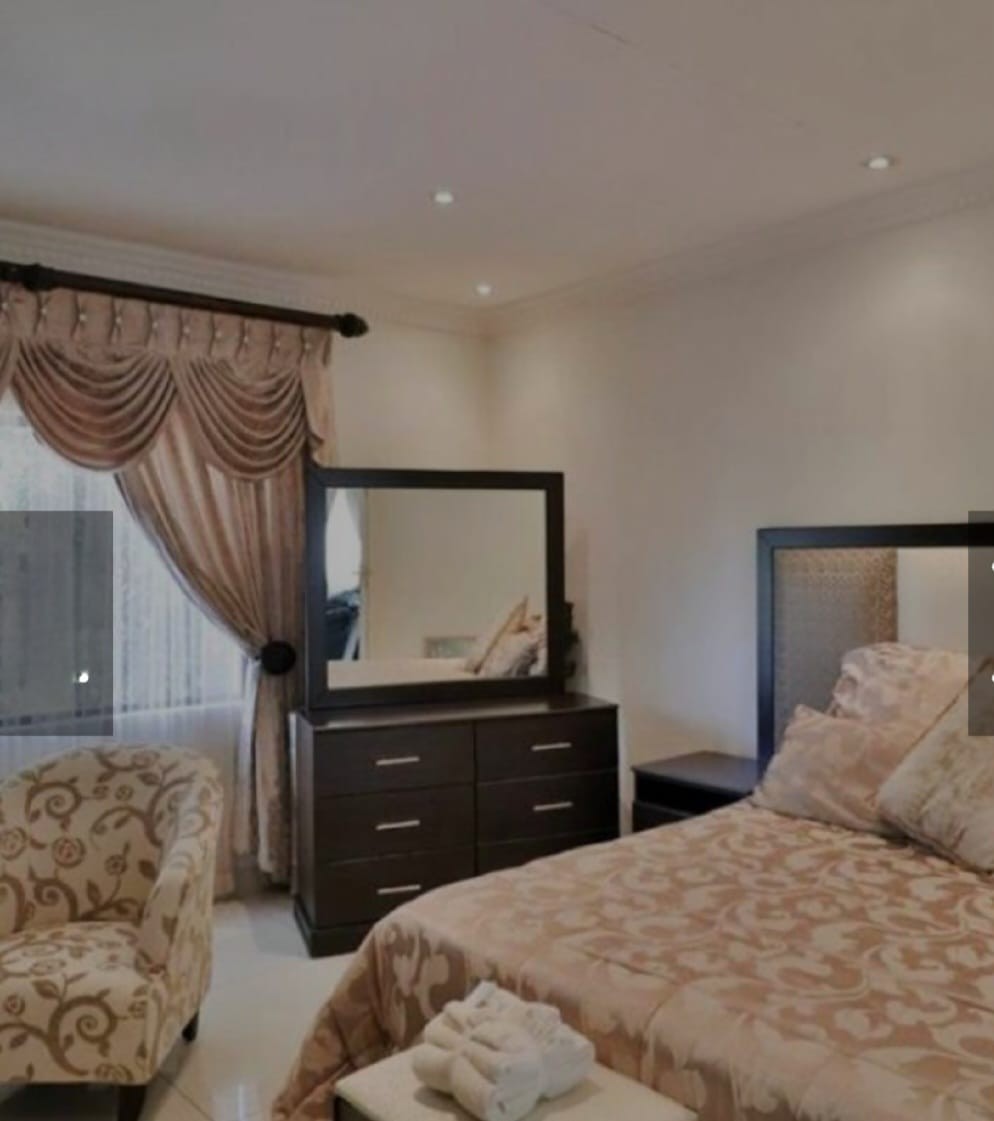 Stunning 4 bedroom house with a swimming pool for rent is waiting for you and lovely family