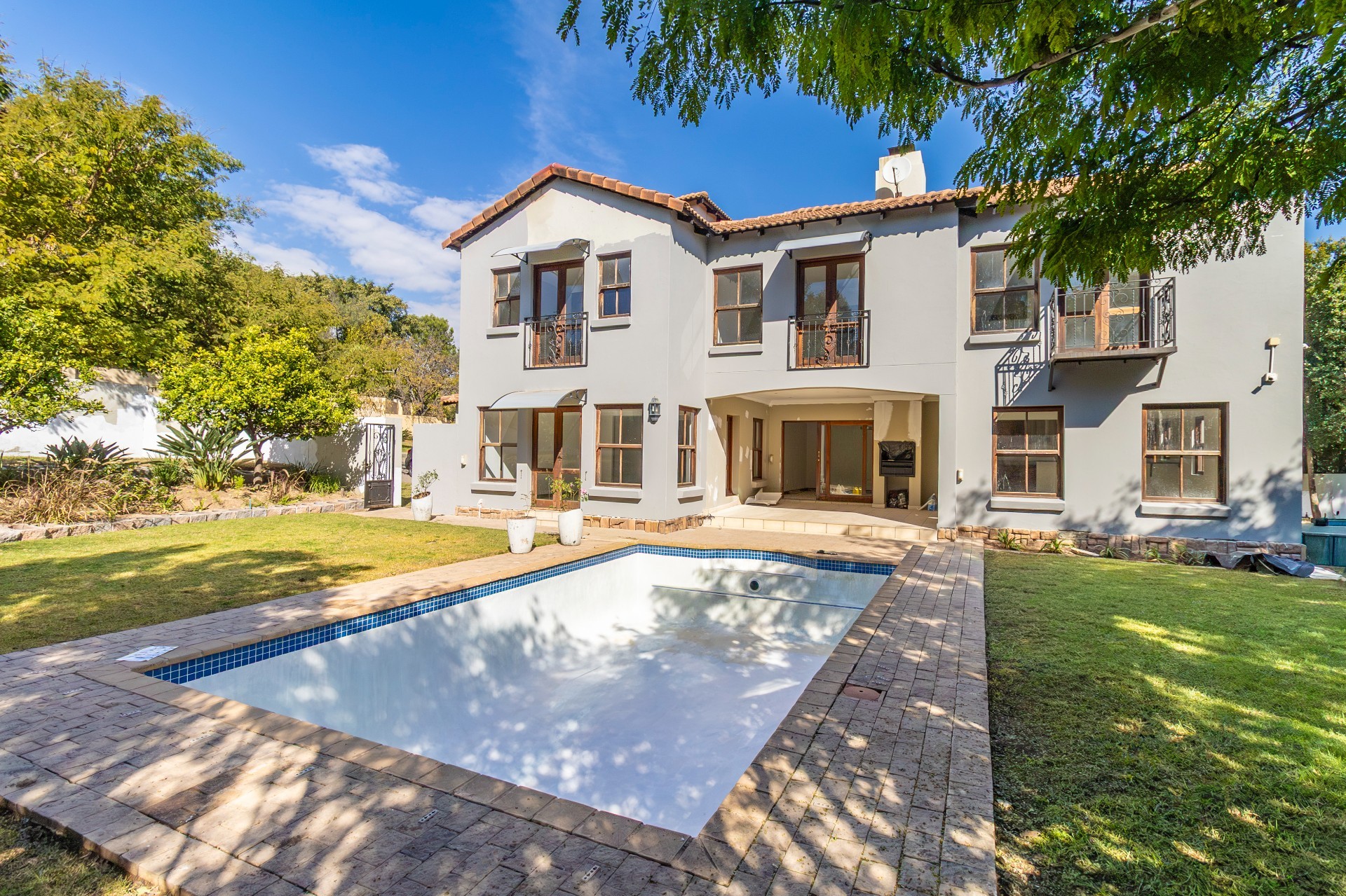Pristine Family Living in Royal Kyalami Country Estate | 4 Bedrooms | 3.5 Bathrooms | Sparkling Pool