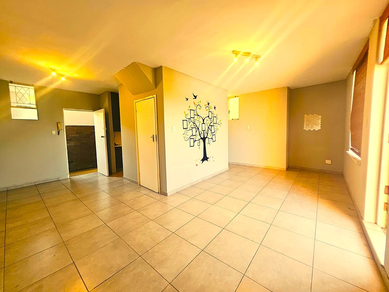 Apartment For Sale in Glenwood, Durban, KwaZulu-Natal