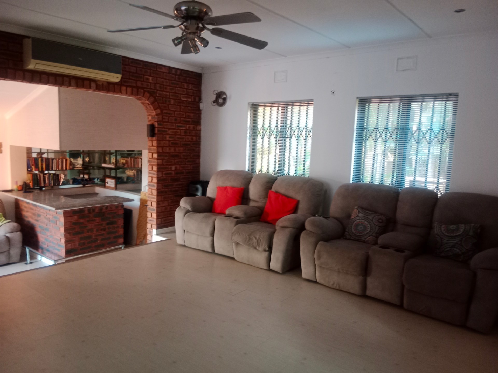 House For Sale in Ocean view, Bluff