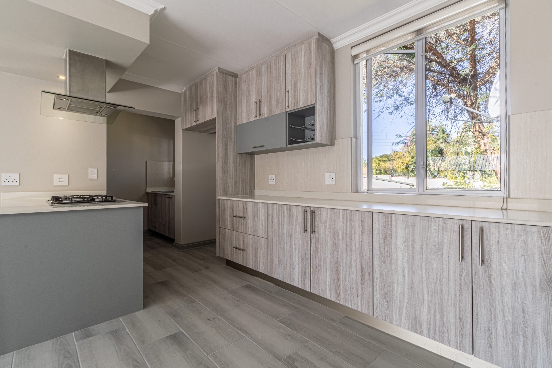 3Bedroom Apartment in Broadacres Sought After Estate