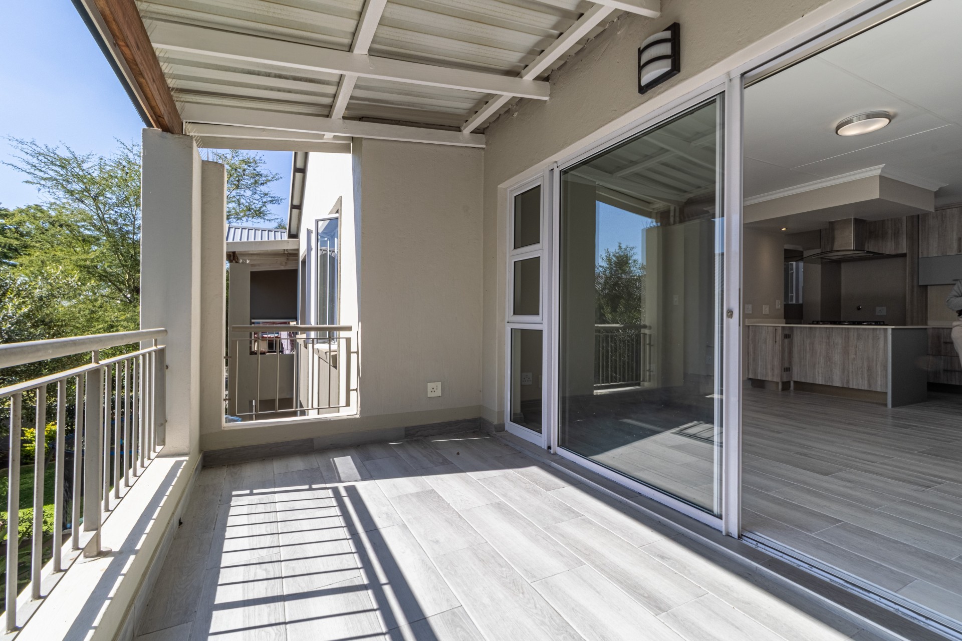 3Bedroom Apartment in Broadacres Sought After Estate